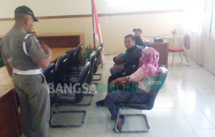 Razia di Ngopak, Satpol PP Pasuruan Ciduk 4 PSK dan 2 Pasangan Kumpul Kebo