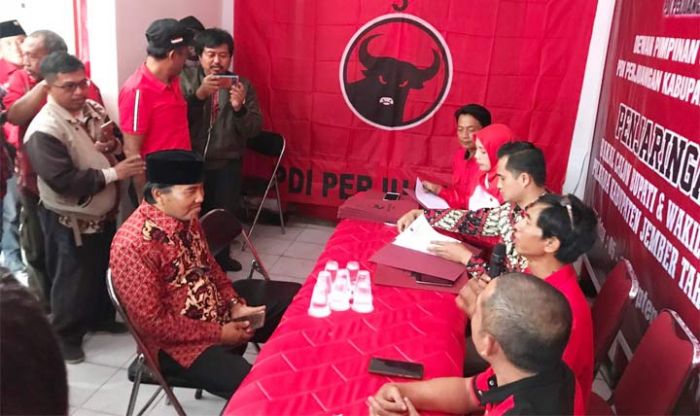 Bertekad Benahi Birokrasi, Kepala BPBD Daftar Cabup Jember 2020 Lewat PDIP