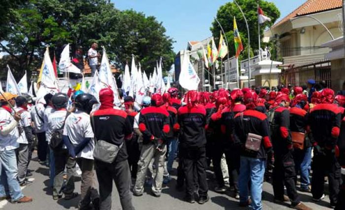 Kadisnakertrans Gresik Janji Selesaikan Kasus PHK 309 Karyawan PT Smelting Secepatnya Kadisnakertrans Gresik Janji Selesaikan Kasus PHK 309 Karyawan PT Smelting Secepatnya