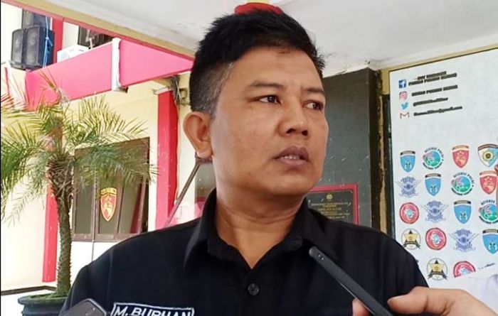 Hari Ini Pembunuh Istri dan Anak di Blitar Dibawa ke RS Bhayangkara Kediri Hari Ini Pembunuh Istri dan Anak di Blitar Dibawa ke RS Bhayangkara Kediri