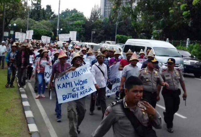 Warga Rembang Minta Keadilan dan Solusi atas Putusan PK MA Terkait Pembangunan Pabrik SI Warga Rembang Minta Keadilan dan Solusi atas Putusan PK MA Terkait Pembangunan Pabrik SI