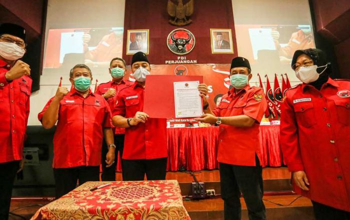 Teken Komitmen Politik, Eri Cahyadi Janji Perhatikan Kesejahteraan Wong Cilik Teken Komitmen Politik, Eri Cahyadi Janji Perhatikan Kesejahteraan Wong Cilik