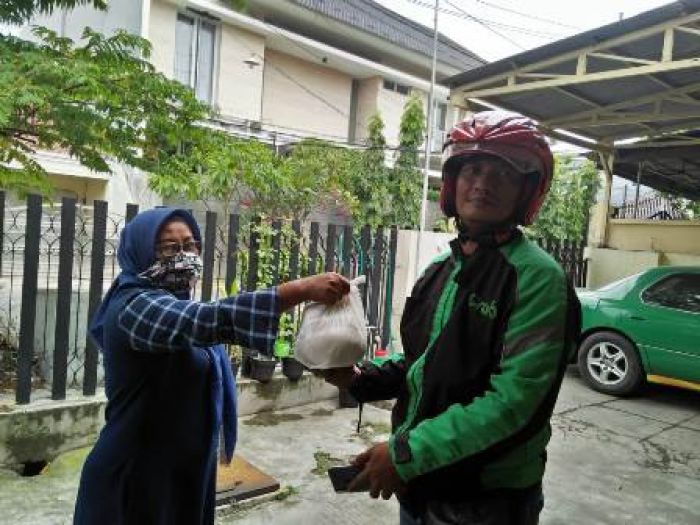Sedekah Rutin HARIAN BANGSA-BANGSAONLINE.COM untuk Korban Ekonomi Covid-19 Sedekah Rutin HARIAN BANGSA-BANGSAONLINE.COM untuk Korban Ekonomi Covid-19