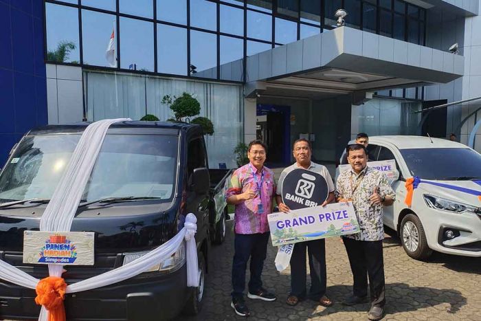 Mimpi Dikerumuni Anak Kecil, Petani di Tuban Dapat Hadiah Mobil dari BRI Mimpi Dikerumuni Anak Kecil, Petani di Tuban Dapat Hadiah Mobil dari BRI