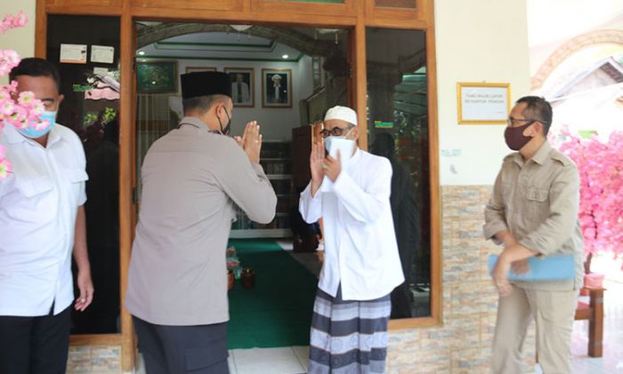 Sosialisasikan Gerakan Santri Bermasker, Kapolres Ngawi Kunjungi Ponpes Daarul Mukhlisin Temulus Sosialisasikan Gerakan Santri Bermasker, Kapolres Ngawi Kunjungi Ponpes Daarul Mukhlisin Temulus