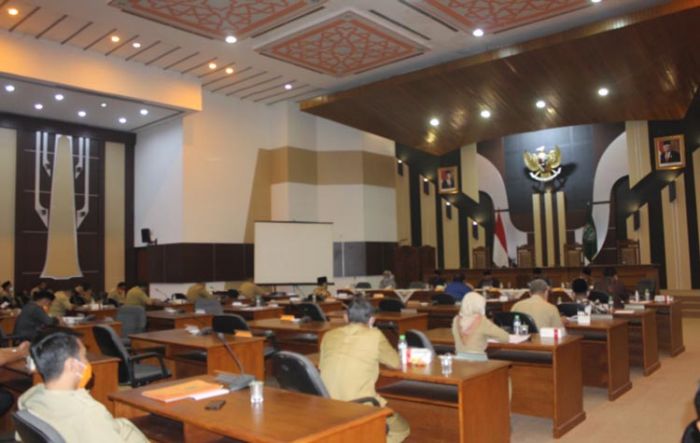 Sekretaris Komisi I DPRD Kabupaten Pasuruan: Transparansi Anggaran Covid-19 Bersifat Glondongan Sekretaris Komisi I DPRD Kabupaten Pasuruan: Transparansi Anggaran Covid-19 Bersifat Glondongan