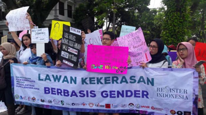 Women Women