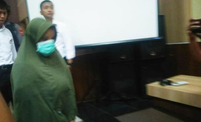 Edarkan Sabu, Emak Asal Sumenep Dibekuk Satnarkoba Polres Pamekasan Edarkan Sabu, Emak Asal Sumenep Dibekuk Satnarkoba Polres Pamekasan