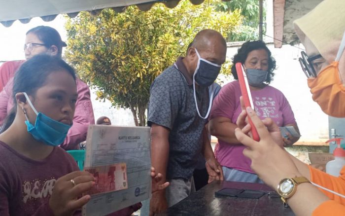 Dinsos Kabupaten Kediri Salurkan BST kepada 1.896 Penyandang Disabilitas Dinsos Kabupaten Kediri Salurkan BST kepada 1.896 Penyandang Disabilitas