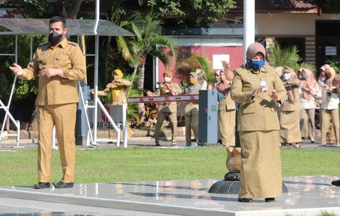 Banyak ASN Terpapar Covid-19, Habib Hadi Wajibkan Senam Cerdik dan Berjemur Banyak ASN Terpapar Covid-19, Habib Hadi Wajibkan Senam Cerdik dan Berjemur