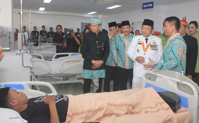 RSUD Sidoarjo Operasikan Gedung Hemodialisis, Target Punya 100 Mesin RSUD Sidoarjo Operasikan Gedung Hemodialisis, Target Punya 100 Mesin