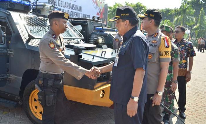 Bupati Sambari, Kapolres, dan Dandim Gresik Konvoi Unjuk Kekuatan Pasukan Pengamanan Pemilu