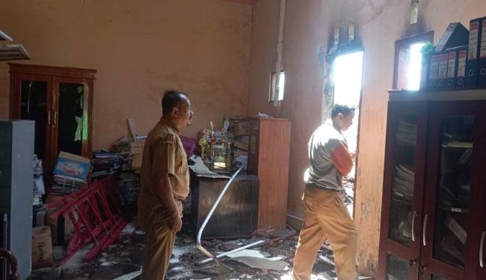 Kantor PKK Kelurahan Jrebeng Lor Probolinggo Terbakar Kantor PKK Kelurahan Jrebeng Lor Probolinggo Terbakar