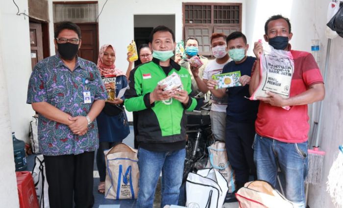 Paket Sembako Pemprov Mulai Dibagikan Door to Door ke Warga Jatim Terdampak di Jabodetabek