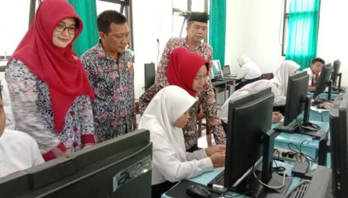 Proses Lelang, Seragam Gratis Dibagi Sebelum Tahun Ajaran Baru Proses Lelang, Seragam Gratis Dibagi Sebelum Tahun Ajaran Baru