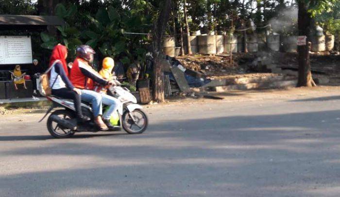 Satpol PP Akhirnya Sapu Bersih Penjual Buah di Pojok Bundaran GKB Satpol PP Akhirnya Sapu Bersih Penjual Buah di Pojok Bundaran GKB