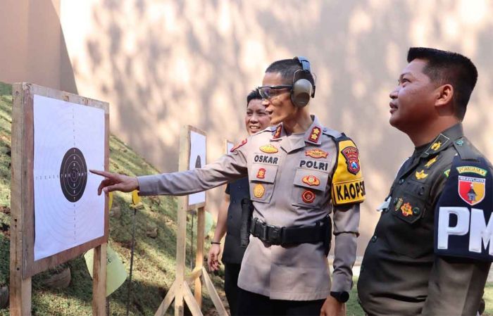 Kapolres Batu Resmikan Lapangan Tembak Tantya Sudhirajati Kapolres Batu Resmikan Lapangan Tembak Tantya Sudhirajati