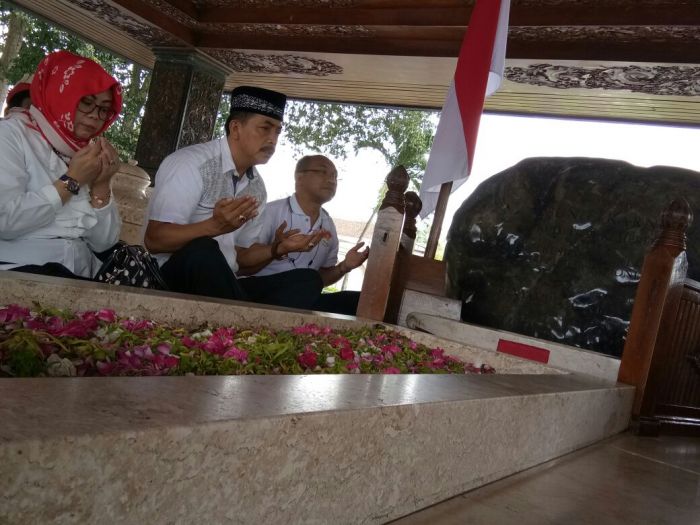 Ziarah ke Makam Bung Karno, Gus Syaf Disambut Wali Kota Blitar