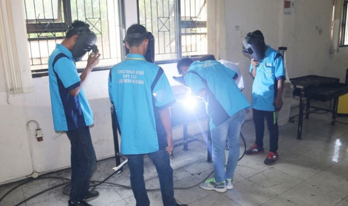 Rutin Gelar Pelatihan, Disnaker Berharap Masyarakat Mampu Buka Lapangan Kerja Secara Mandiri Rutin Gelar Pelatihan, Disnaker Berharap Masyarakat Mampu Buka Lapangan Kerja Secara Mandiri