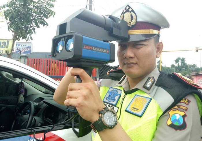 Awass!!! Tilang Menanti Jika Anda Melaju Melebihi 80 Km/Jam di Jalur Black Spot Bypass Mojokerto Awass!!! Tilang Menanti Jika Anda Melaju Melebihi 80 Km/Jam di Jalur Black Spot Bypass Mojokerto