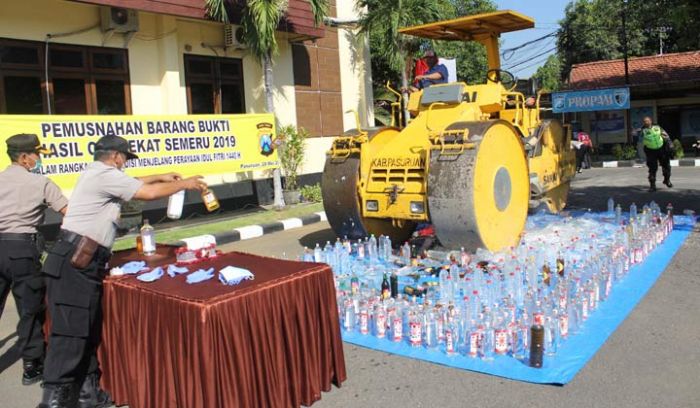 Ribuan Botol Miras Hasil Operasi Pekat Selama Bulan Ramadhan Dimusnahkan Polres Pasuruan