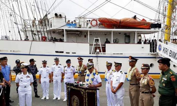 Kedatangan KRI Bimasuci Disambut Hangat di Manila Kedatangan KRI Bimasuci Disambut Hangat di Manila