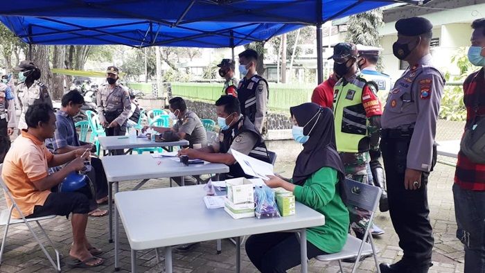 Operasi Yustisi Gabungan di Kota Kediri Jaring 15 Orang Tak Pakai Masker Operasi Yustisi Gabungan di Kota Kediri Jaring 15 Orang Tak Pakai Masker