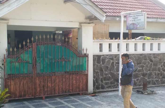 Densus 88 AT Kembali Geledah Rumah Terduga Teroris di Sukodono Sidoarjo Densus 88 AT Kembali Geledah Rumah Terduga Teroris di Sukodono Sidoarjo