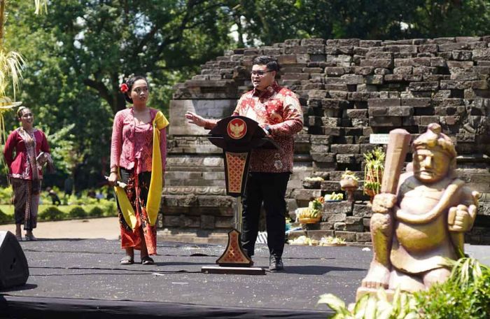 Mas Dhito Tegaskan Dirinya Adalah Bupati Seluruh Umat Beragama Mas Dhito Tegaskan Dirinya Adalah Bupati Seluruh Umat Beragama
