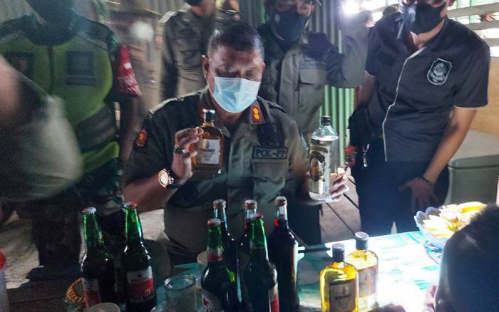 Razia Pekat Jelang Ramadan, Satpol PP Sidoarjo Amankan Ratusan Botol Miras Razia Pekat Jelang Ramadan, Satpol PP Sidoarjo Amankan Ratusan Botol Miras