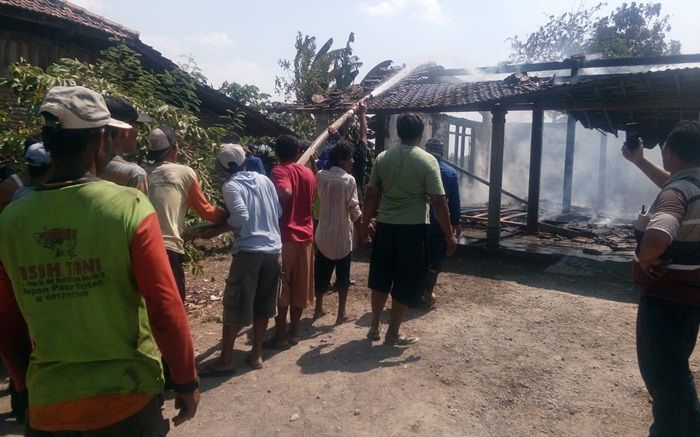 Ditinggal Antar Anak, Rumah di Paron Ngawi Ludes Dilalap Si Jago Merah Ditinggal Antar Anak, Rumah di Paron Ngawi Ludes Dilalap Si Jago Merah