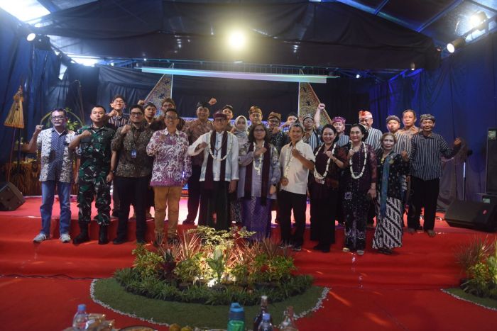 Penganugerahan Gelar Warga Kehormatan untuk Sandiaga, Pj Wali Kota Kediri : Bentuk Apresiasi Penganugerahan Gelar Warga Kehormatan untuk Sandiaga, Pj Wali Kota Kediri : Bentuk Apresiasi