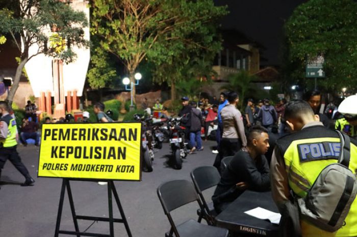Polresta Mojokerto Kota Periksa 9 Pemuda Diduga Gerombolan Pesilat yang Berkonvoi Polresta Mojokerto Kota Periksa 9 Pemuda Diduga Gerombolan Pesilat yang Berkonvoi