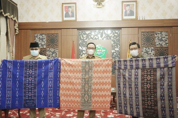 Dukung Pengembangan WUB, PT Taspen Pamekasan Serahkan Bantuan Alat Senilai Rp 100 Juta Dukung Pengembangan WUB, PT Taspen Pamekasan Serahkan Bantuan Alat Senilai Rp 100 Juta