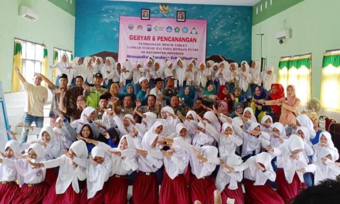 Cegah Stunting, Kecamatan Arosbaya Bagikan Tablet Tambah Darah ke Remaja Putri Cegah Stunting, Kecamatan Arosbaya Bagikan Tablet Tambah Darah ke Remaja Putri