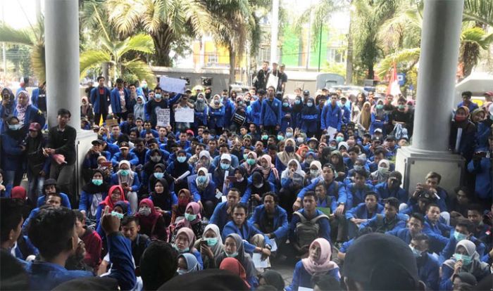 Dinilai Ingkar Janji, Mahasiswa Layangkan Mosi Tidak Percaya ke DPRD Jember