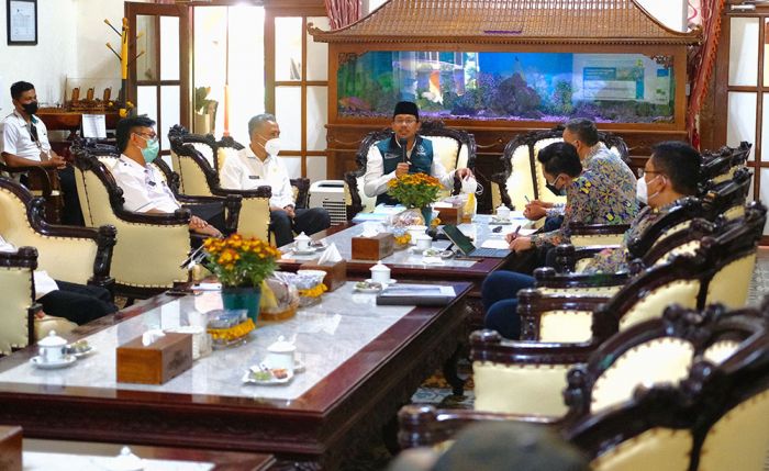 Pemkab Sidoarjo Gelar Rakor Matangkan Proyek Flyover Aloha dan Gedangan Pemkab Sidoarjo Gelar Rakor Matangkan Proyek Flyover Aloha dan Gedangan