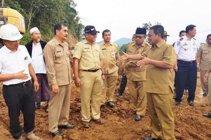 Relokasi Jalan Ambles di Tegalombo Pacitan Sudah Dibuka Relokasi Jalan Ambles di Tegalombo Pacitan Sudah Dibuka