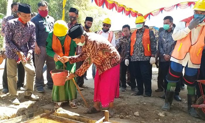 H. Syafiuddin Pimpin Groundbreaking Program Kotaku di Bangkalan H. Syafiuddin Pimpin Groundbreaking Program Kotaku di Bangkalan