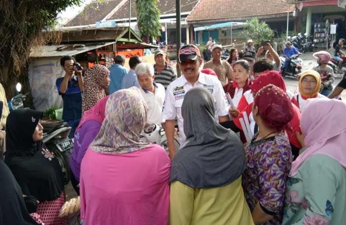 Gus Syaf jadi Idola Baru Ibu-ibu Pasar Gus Syaf jadi Idola Baru Ibu-ibu Pasar