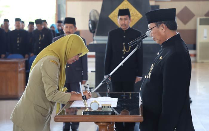 Bupati Tuban Lantik Puluhan Pejabat Eselon III dan IV, Dua di antaranya Kepala Dinas Bupati Tuban Lantik Puluhan Pejabat Eselon III dan IV, Dua di antaranya Kepala Dinas