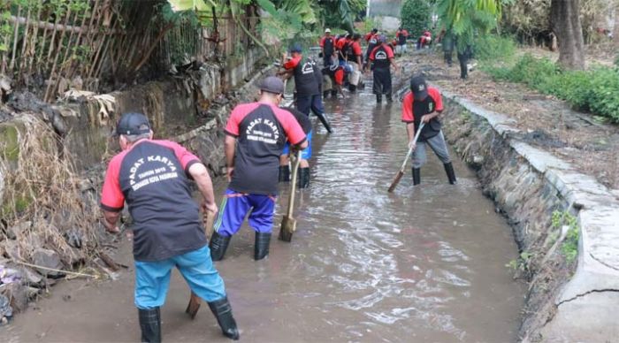 Cegah Banjir, Pemkot Pasuruan Berdayakan Penganggur untuk Normalisasi Sungai dan Saluran Air Cegah Banjir, Pemkot Pasuruan Berdayakan Penganggur untuk Normalisasi Sungai dan Saluran Air