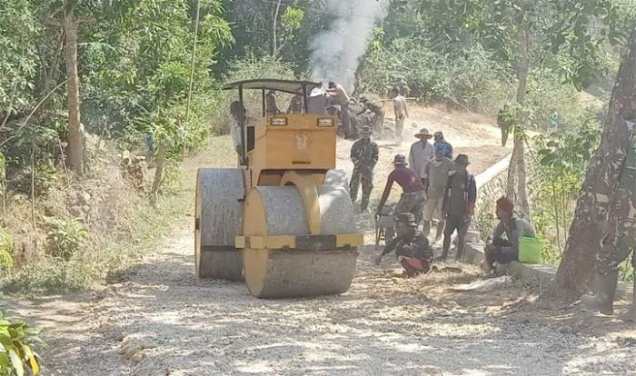Satgas TMMD Kodim Sampang Tingkatkan Kesejahteraan Desa Karang Anyar