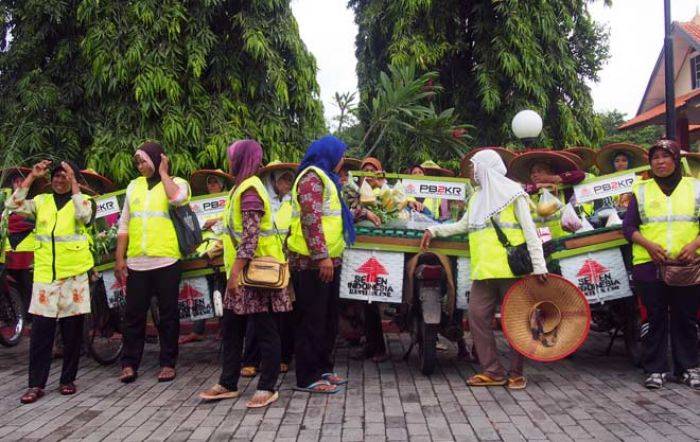 Berdayakan Puluhan Bakul Belanja Keliling di Rembang, Semen Indonesia Beri Suntikan Modal Berdayakan Puluhan Bakul Belanja Keliling di Rembang, Semen Indonesia Beri Suntikan Modal
