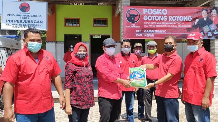Usai Upacara HUT RI, DPC PDIP Kediri Launching Posko Gotong Royong Serentak di 26 Kecamatan Usai Upacara HUT RI, DPC PDIP Kediri Launching Posko Gotong Royong Serentak di 26 Kecamatan