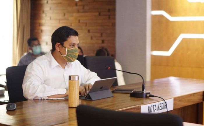 Wali Kota Kediri Terharu Jadi Saksi Pencanangan Bandara Kediri yang Dibangun saat Pandemik Corona Wali Kota Kediri Terharu Jadi Saksi Pencanangan Bandara Kediri yang Dibangun saat Pandemik Corona