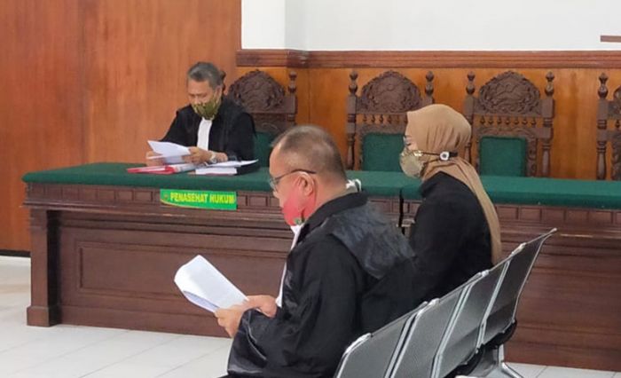 Eksepsi Ditunda, Pasutri Terdakwa Perkara UU ITE Sampaikan Mosi Tak Percaya Diadili di PN Sidoarjo Eksepsi Ditunda, Pasutri Terdakwa Perkara UU ITE Sampaikan Mosi Tak Percaya Diadili di PN Sidoarjo