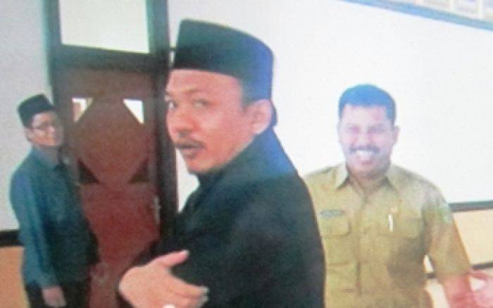 Sekwan DPRD Pasuruan ‘Disemprot‘ Anggota Dewan Sekwan DPRD Pasuruan ‘Disemprot‘ Anggota Dewan