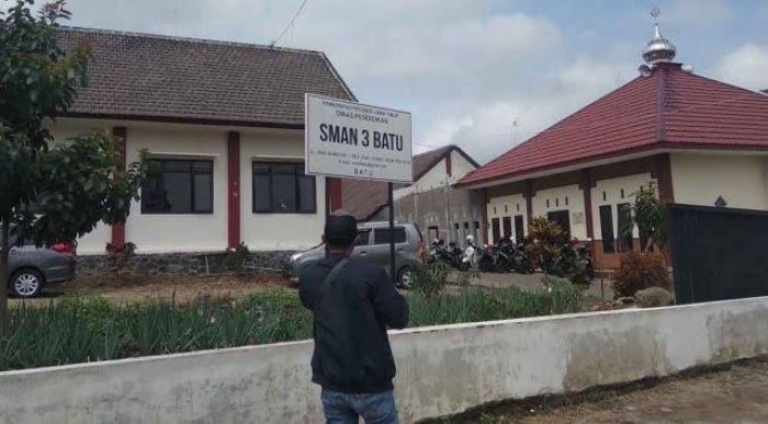 Wali Murid Buka Suara Terkait Upaya Dugaan Pungli di SMA Negeri 3 Kota Batu Wali Murid Buka Suara Terkait Upaya Dugaan Pungli di SMA Negeri 3 Kota Batu