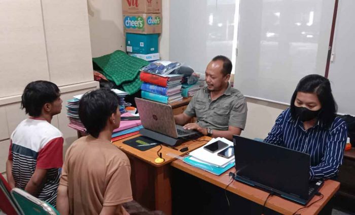 Polisi di Bangkalan Tangkap 2 Remaja Pelaku Pencabulan Anak di Bawah Umur Polisi di Bangkalan Tangkap 2 Remaja Pelaku Pencabulan Anak di Bawah Umur